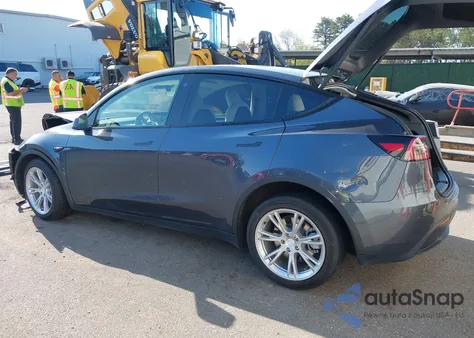 2022 Tesla Model Y Long Range Dual Motor All-Wheel Drive z USA, uszkodzony, nr VIN 7SAYGDEE0NF563331
